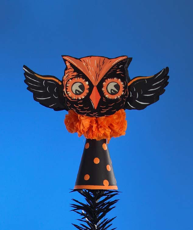 Retro Flying Owl Halloween Tree Topper